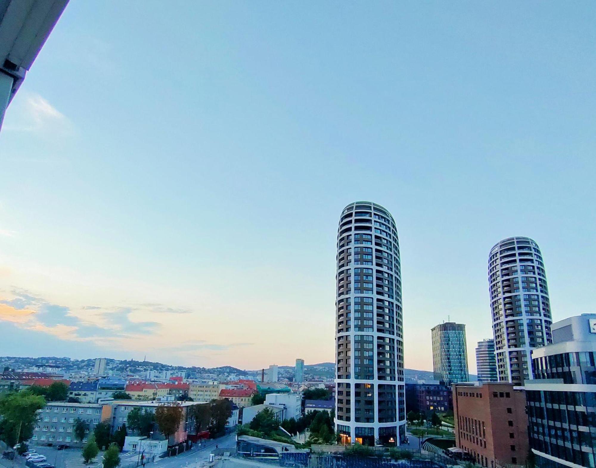 Sag Panorama City Free Parking Bratislava Exterior photo